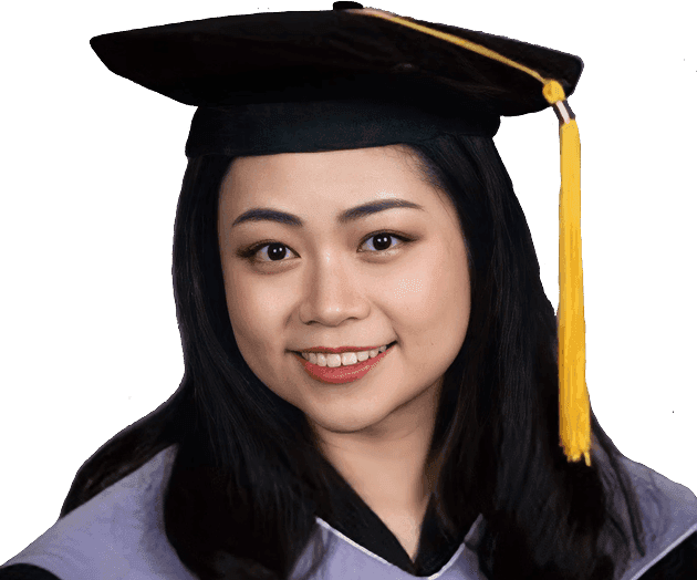 Dra. Ai Huang con toga y birrete de graduación